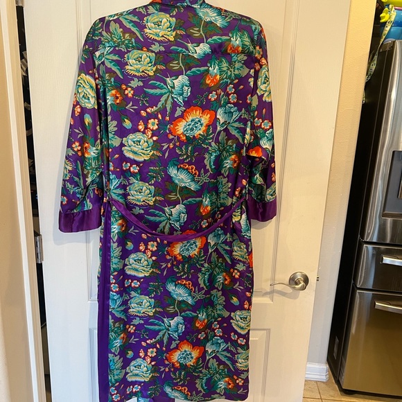 Victoria’s Secret Gold Label Vintage Floral Robe. Size medium - Picture 2 of 3